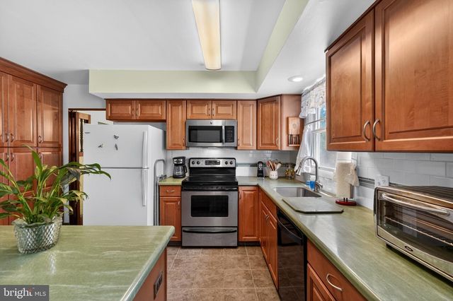 712 MEADOWLARK RD, Norristown, PA 19403