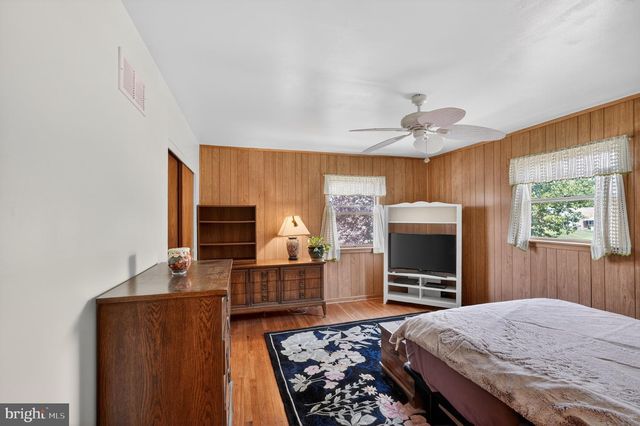 712 MEADOWLARK RD, Norristown, PA 19403