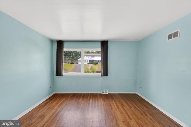 712 MEADOWLARK RD, Norristown, PA 19403