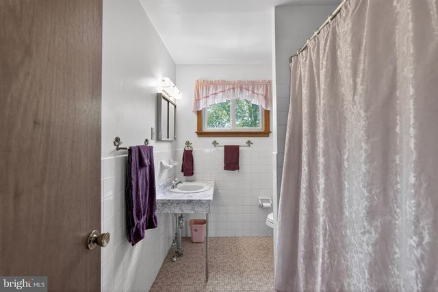 712 MEADOWLARK RD, Norristown, PA 19403