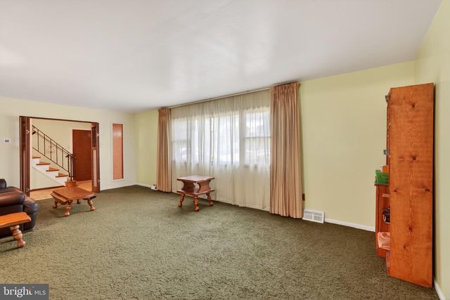 712 MEADOWLARK RD, Norristown, PA 19403