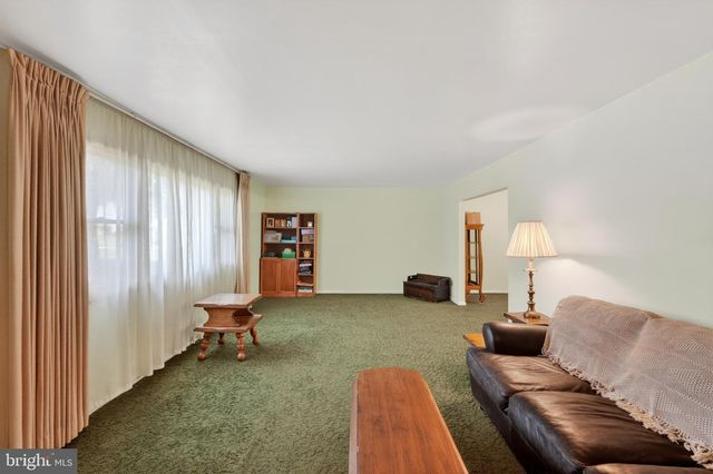 712 MEADOWLARK RD, Norristown, PA 19403