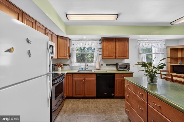 712 MEADOWLARK RD, Norristown, PA 19403