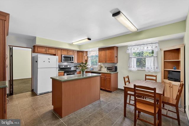 712 MEADOWLARK RD, Norristown, PA 19403