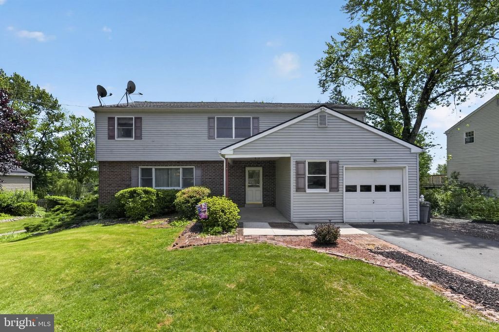 712 MEADOWLARK RD, Norristown, PA 19403