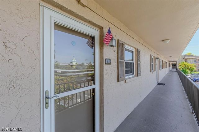 5483 Rattlesnake Hamm RD B-201, Naples, FL 34113