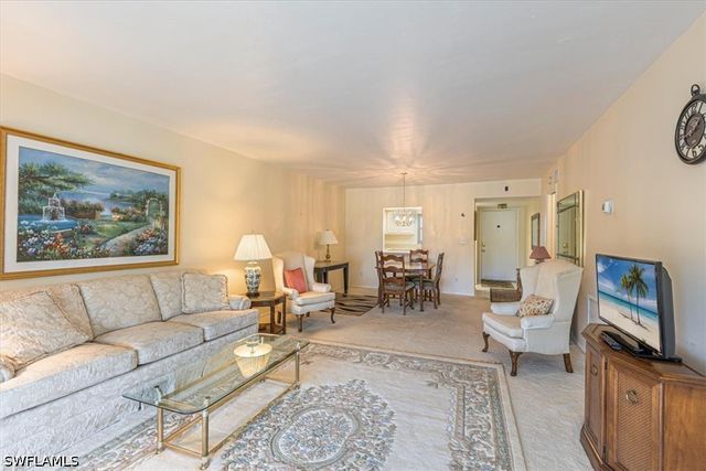 5483 Rattlesnake Hamm RD B-201, Naples, FL 34113
