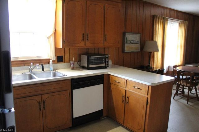 184 Deer Haven Road, Sparta, NC 28675