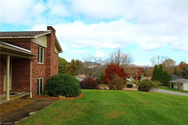 184 Deer Haven Road, Sparta, NC 28675