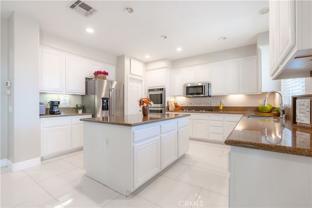 18085 Tanzanite, San Bernardino, CA 92407