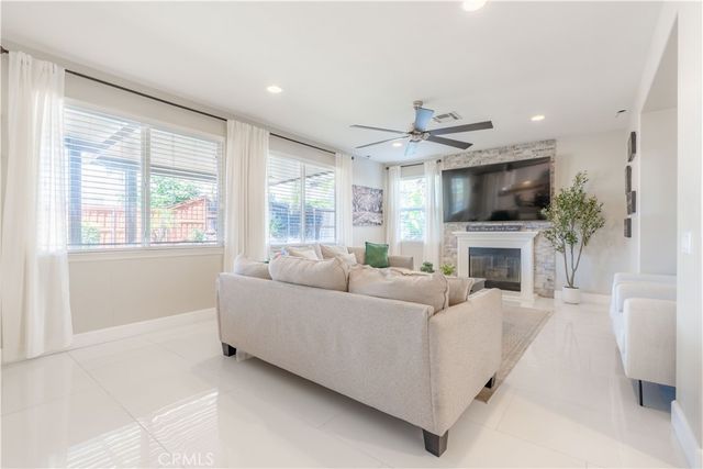 18085 Tanzanite, San Bernardino, CA 92407