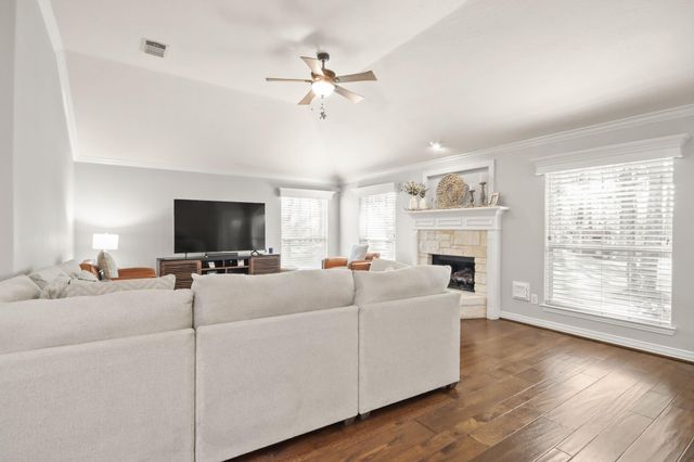 1106 Commons Waterway Drive, Huffman, TX 77336