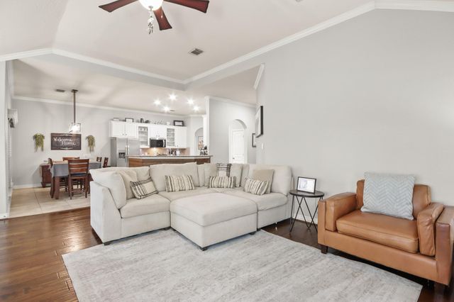 1106 Commons Waterway Drive, Huffman, TX 77336