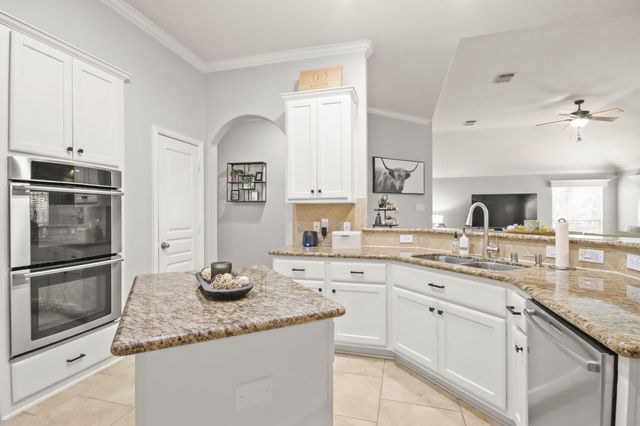 1106 Commons Waterway Drive, Huffman, TX 77336