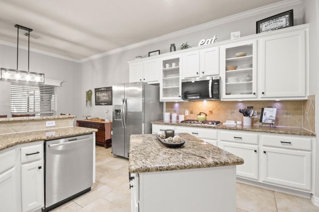 1106 Commons Waterway Drive, Huffman, TX 77336