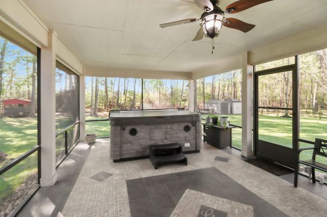 1106 Commons Waterway Drive, Huffman, TX 77336