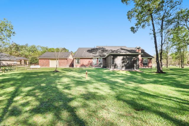 1106 Commons Waterway Drive, Huffman, TX 77336