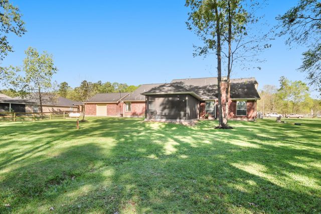 1106 Commons Waterway Drive, Huffman, TX 77336