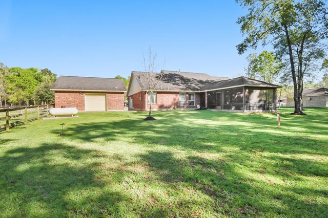 1106 Commons Waterway Drive, Huffman, TX 77336