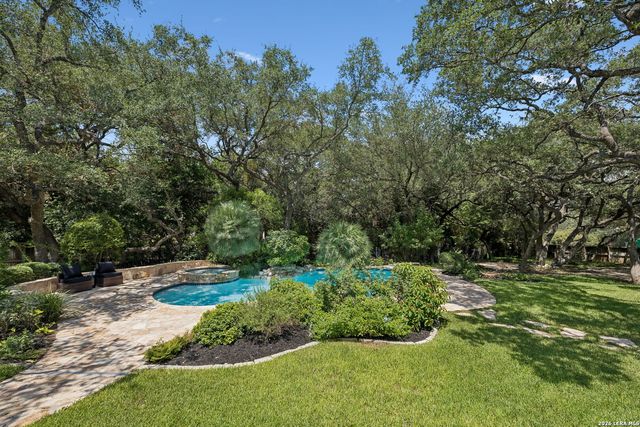 203 Durand Oak, Shavano Park, TX 78230