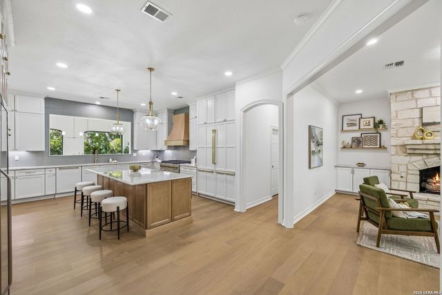 203 Durand Oak, Shavano Park, TX 78230