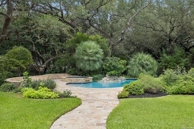203 Durand Oak, Shavano Park, TX 78230