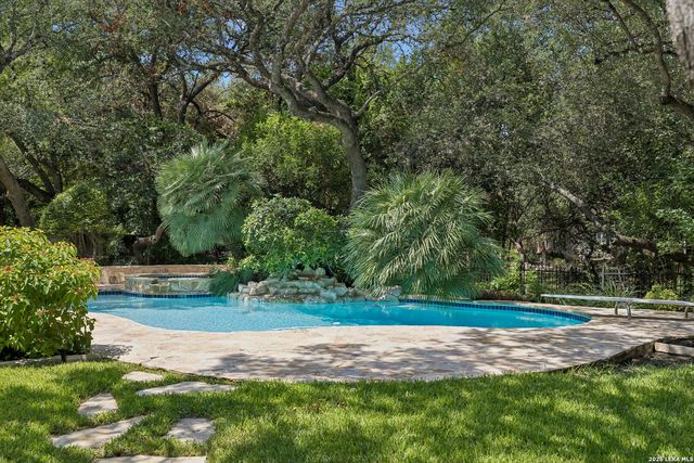 203 Durand Oak, Shavano Park, TX 78230