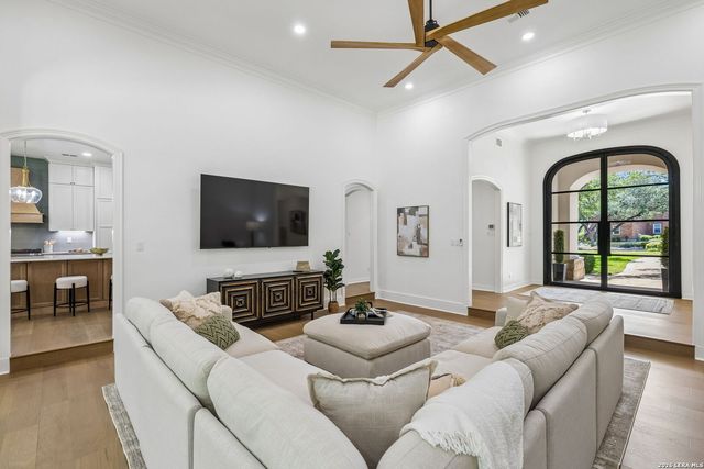 203 Durand Oak, Shavano Park, TX 78230