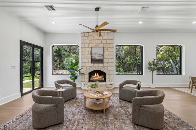 203 Durand Oak, Shavano Park, TX 78230