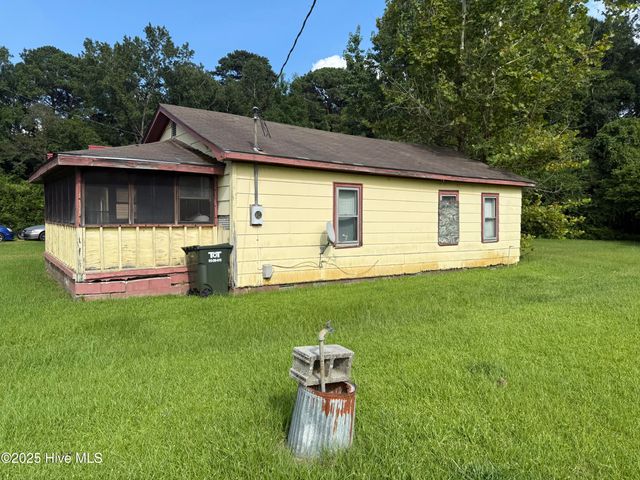 217 W South Street, Rose Hill, NC 28458