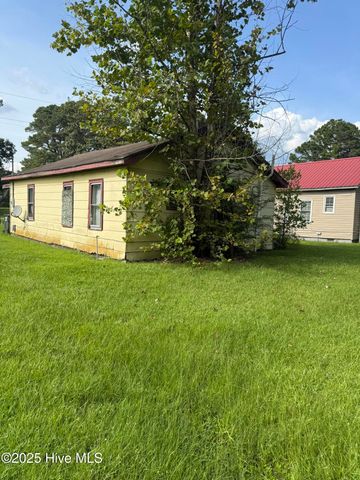 217 W South Street, Rose Hill, NC 28458