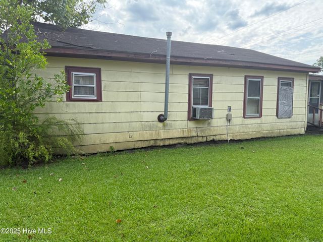 217 W South Street, Rose Hill, NC 28458