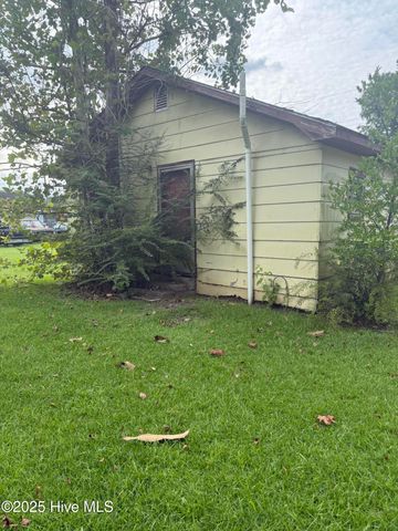 217 W South Street, Rose Hill, NC 28458