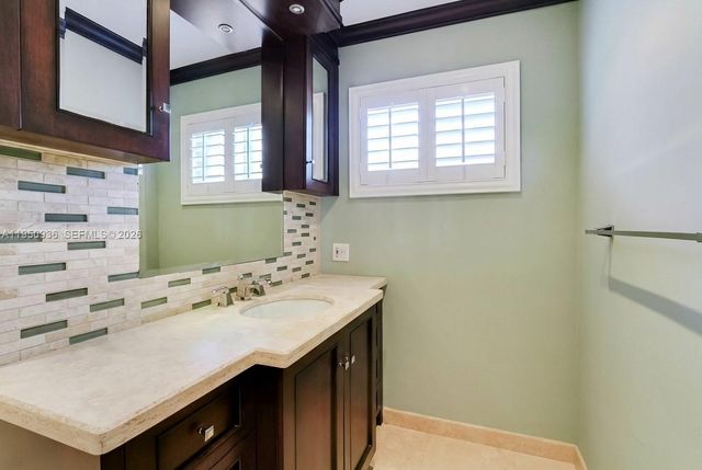 6931 Loch Ness Dr, Miami Lakes, FL 33014