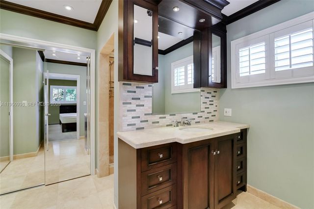 6931 Loch Ness Dr, Miami Lakes, FL 33014