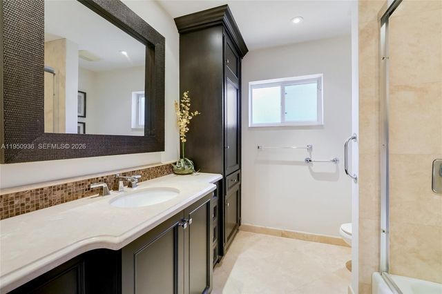 6931 Loch Ness Dr, Miami Lakes, FL 33014