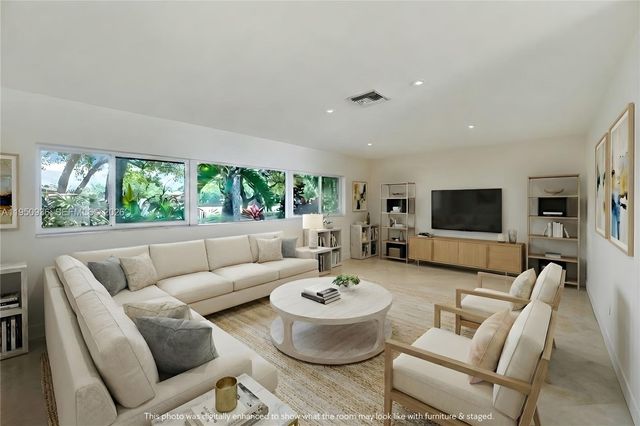 6931 Loch Ness Dr, Miami Lakes, FL 33014