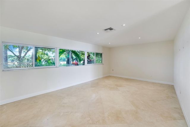 6931 Loch Ness Dr, Miami Lakes, FL 33014