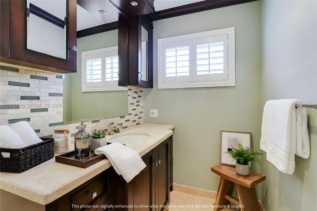 6931 Loch Ness Dr, Miami Lakes, FL 33014