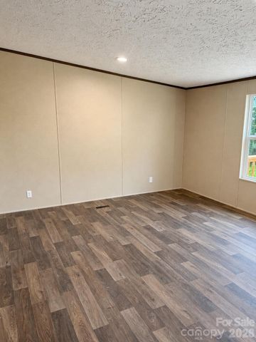 157 Berry Street, Spruce Pine, NC 28777