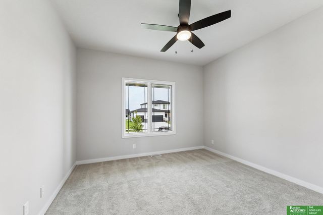 12359 Windsor Drive, Papillion, NE 68046
