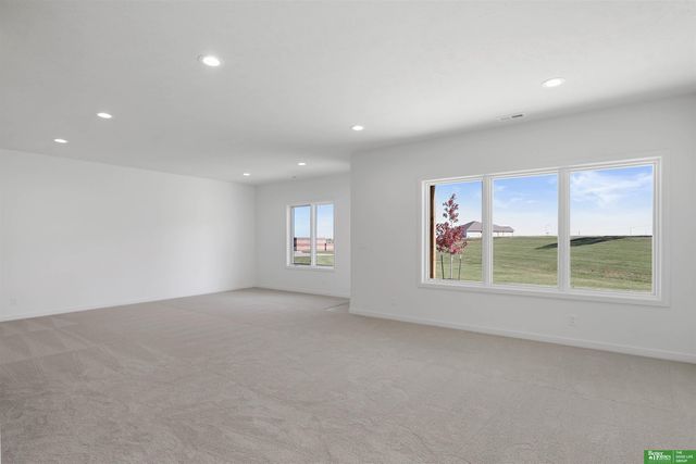 12359 Windsor Drive, Papillion, NE 68046