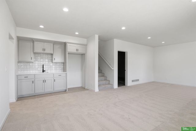 12359 Windsor Drive, Papillion, NE 68046