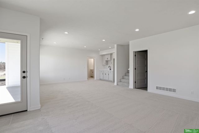 12359 Windsor Drive, Papillion, NE 68046