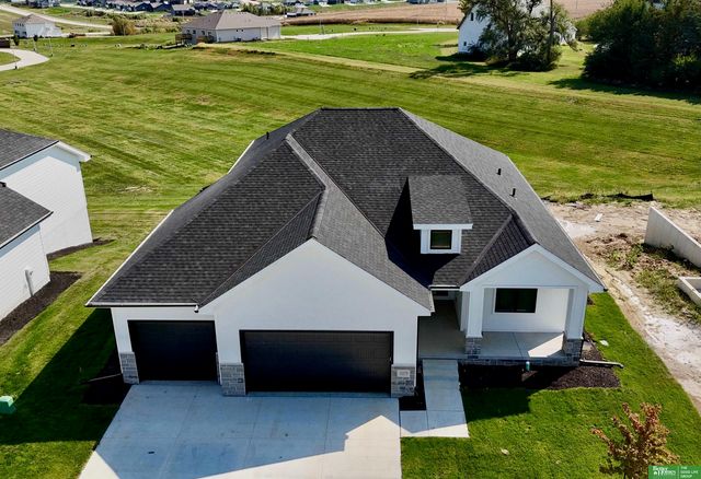 12359 Windsor Drive, Papillion, NE 68046