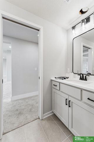 12359 Windsor Drive, Papillion, NE 68046