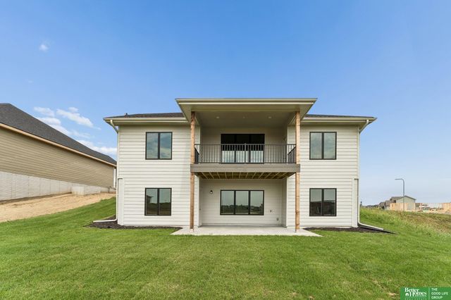 12359 Windsor Drive, Papillion, NE 68046