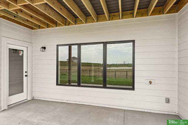 12359 Windsor Drive, Papillion, NE 68046