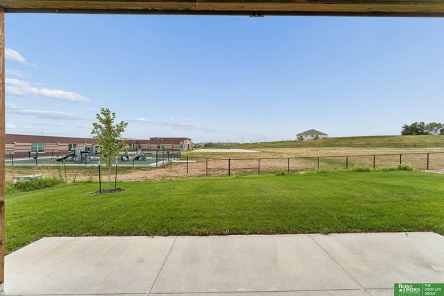 12359 Windsor Drive, Papillion, NE 68046