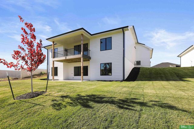 12359 Windsor Drive, Papillion, NE 68046